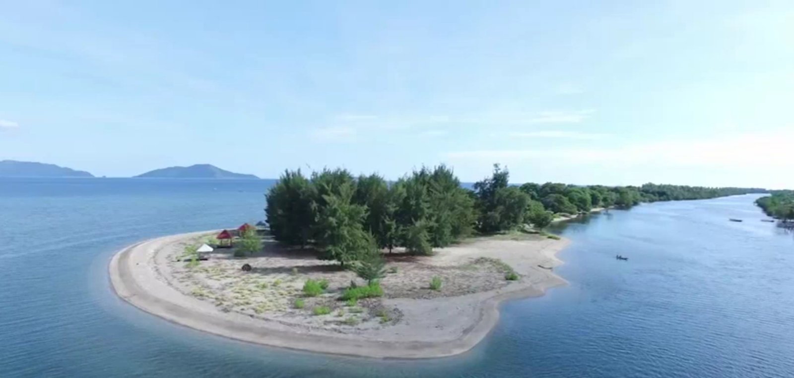 Tanjung Malaha :Menikmati Teduhnya Barisan Pinus di Semenanjung Eksotis Kolaka