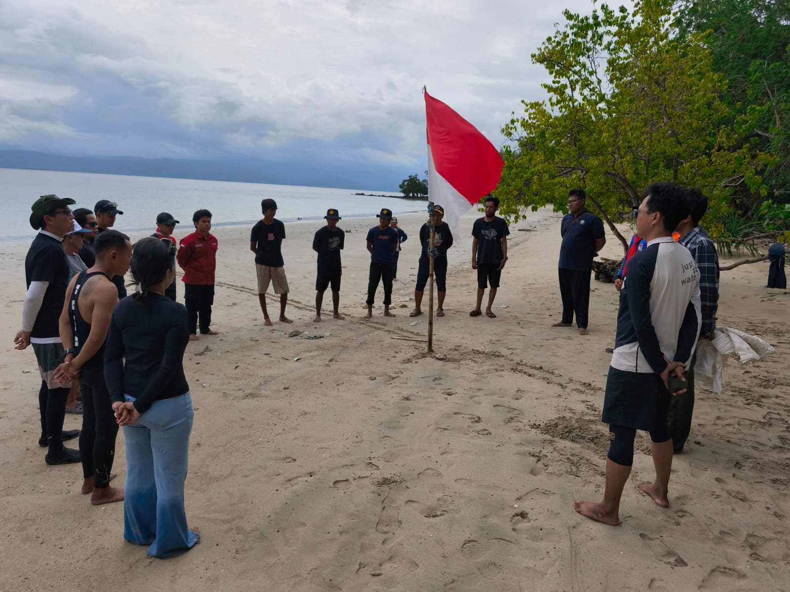 Bersih-bersih Laut dan Pantai
