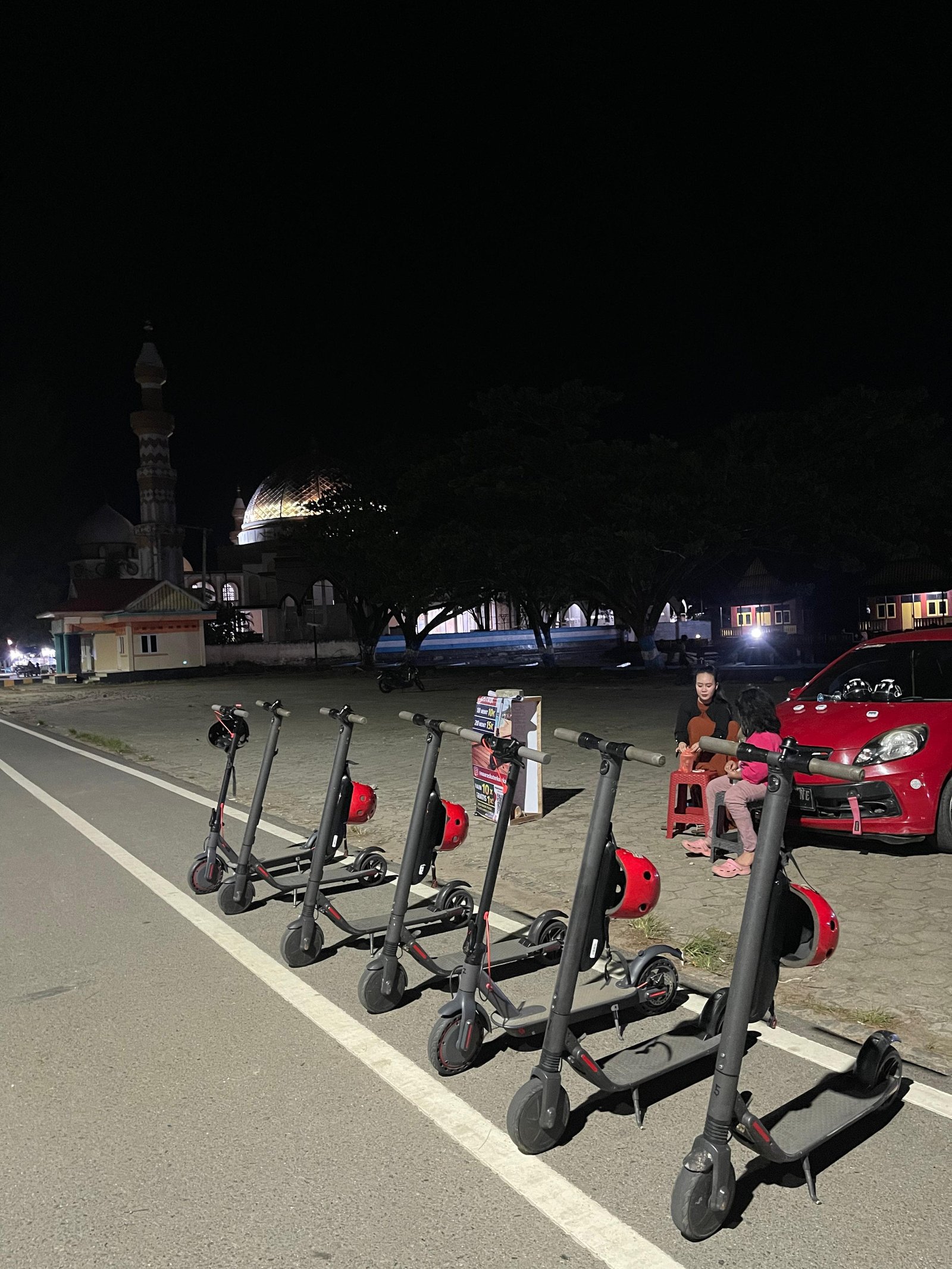 Buka Tiap Hari Mulai Jam 16.00 Sampai Selesai